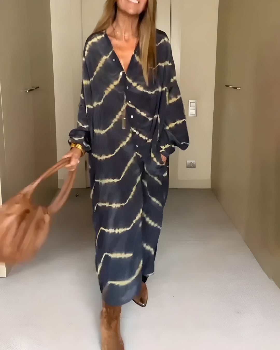 Julia | Stylish Oversized V-Neck Dress