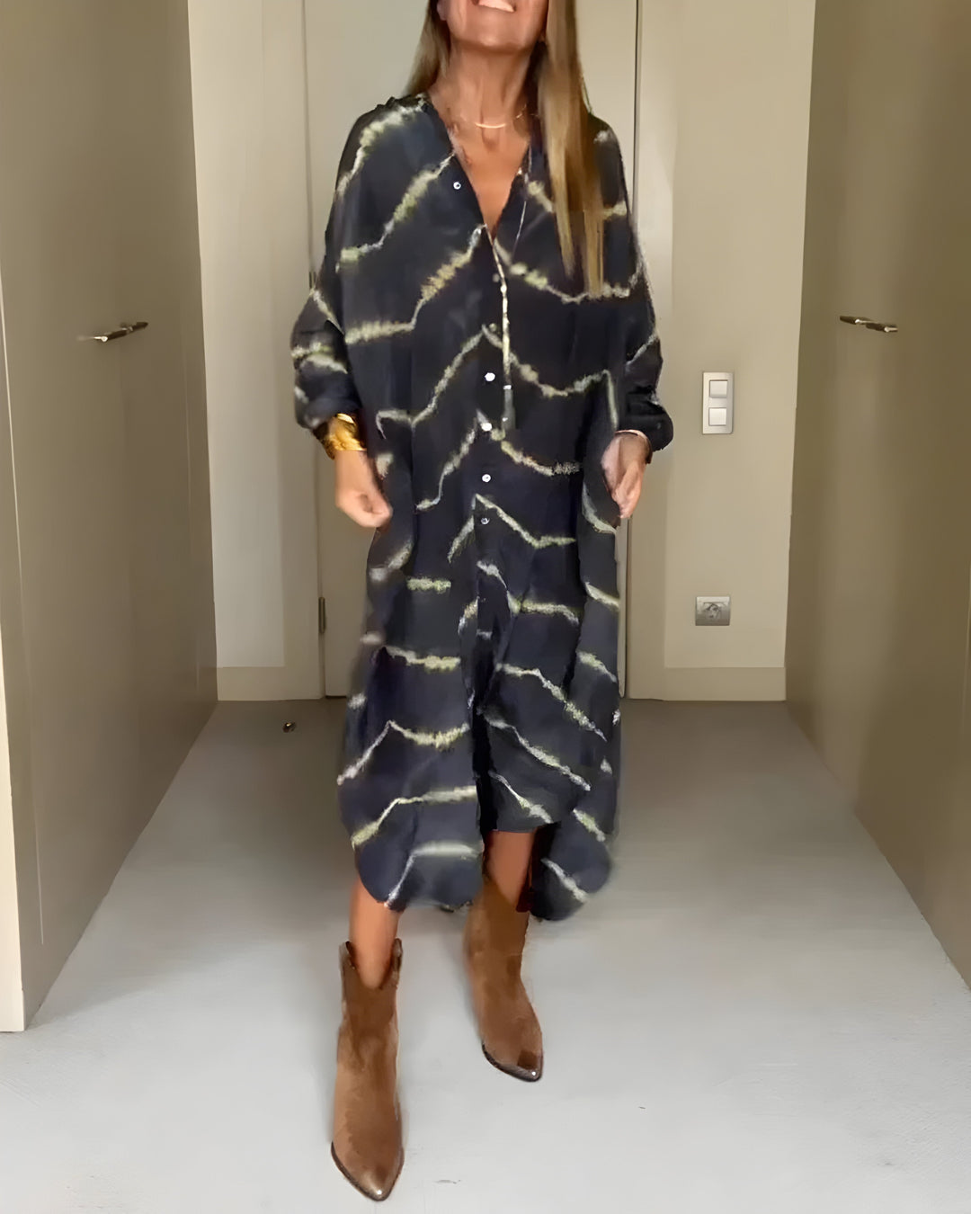 Julia | Stylish Oversized V-Neck Dress