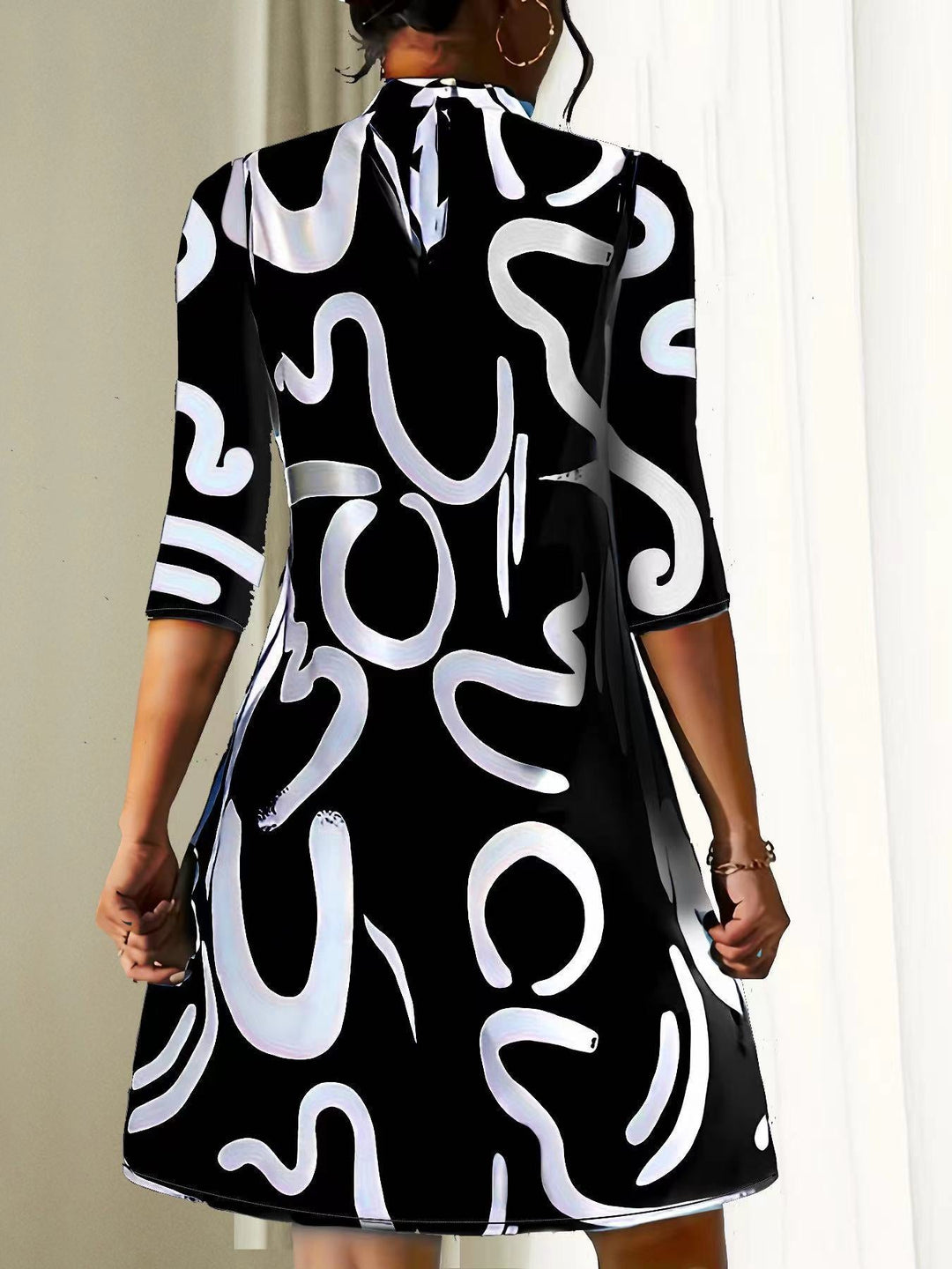 Romilly | Elegant Round Neck Dress