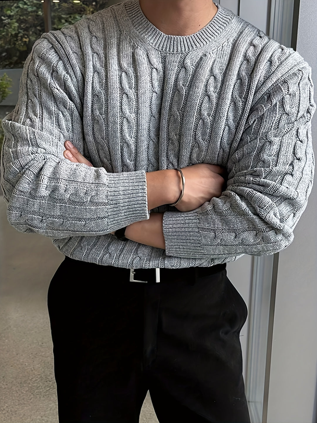 Gareth | Cable-Knit Round Neck Sweater
