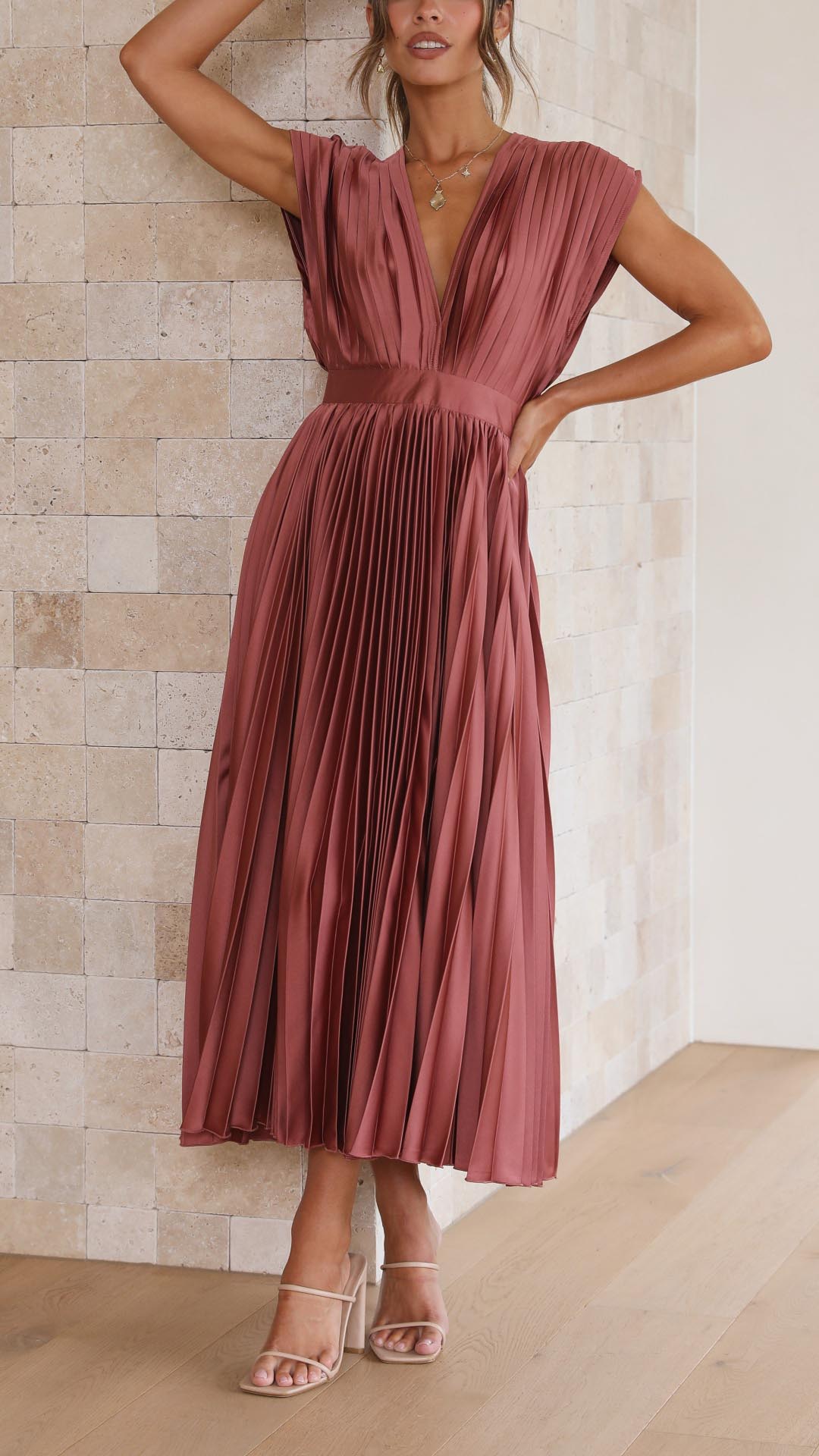 Kaitlyn | Stylish Pleated V-Neck Midi Dress