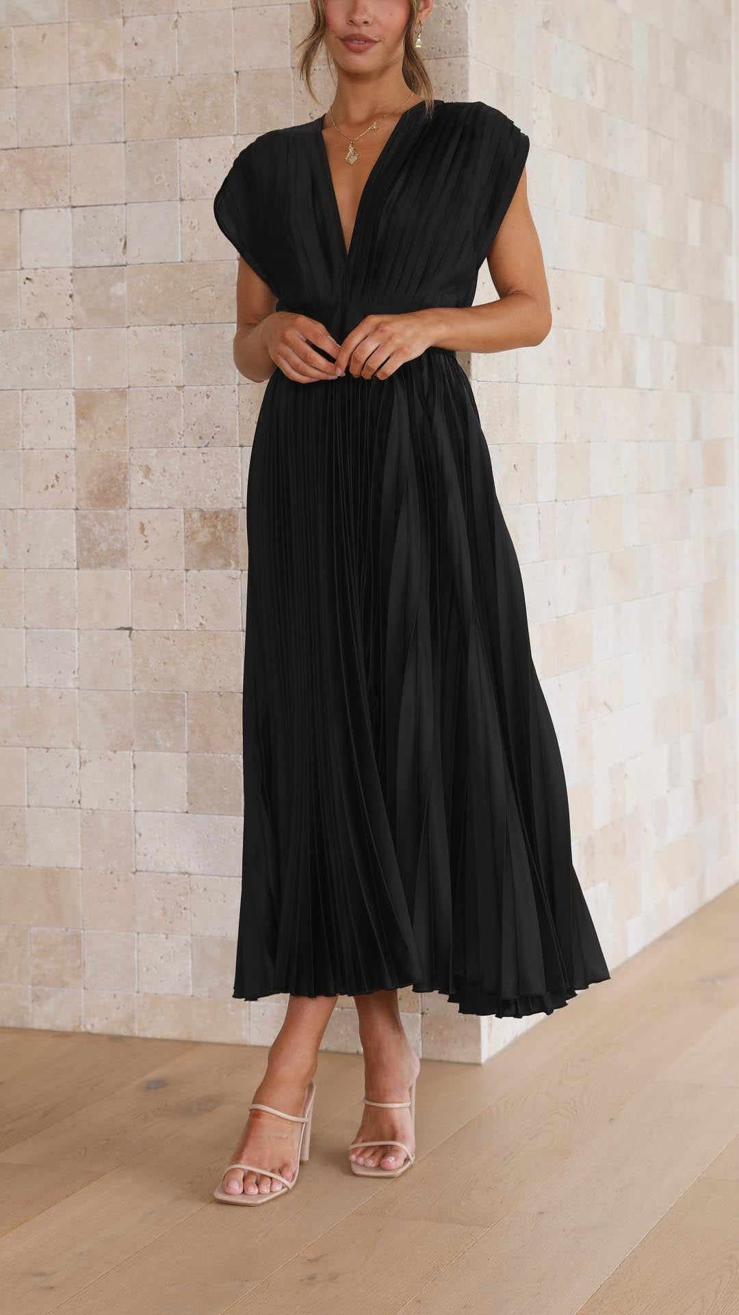 Kaitlyn | Stylish Pleated V-Neck Midi Dress