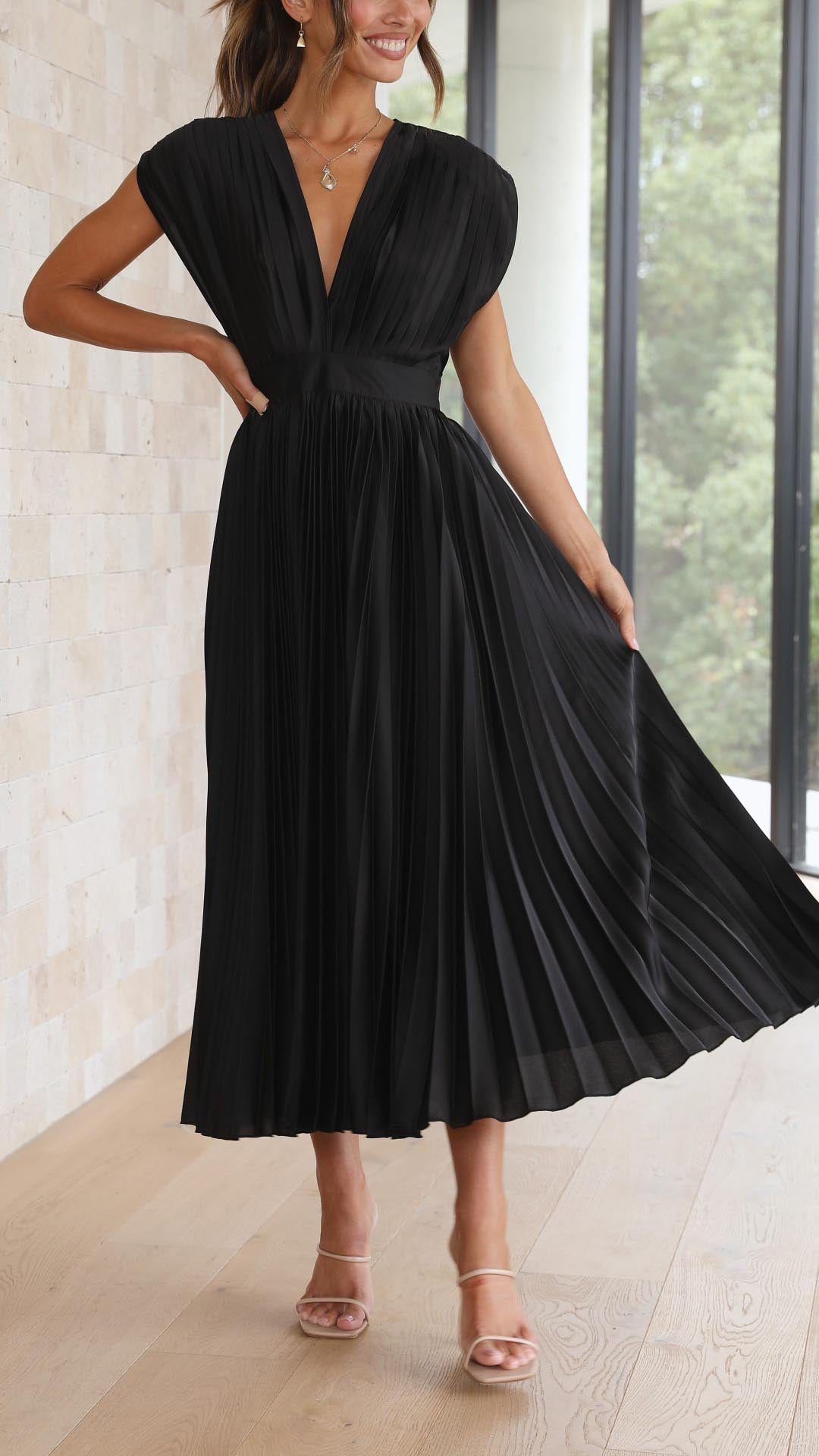 Kaitlyn | Stylish Pleated V-Neck Midi Dress