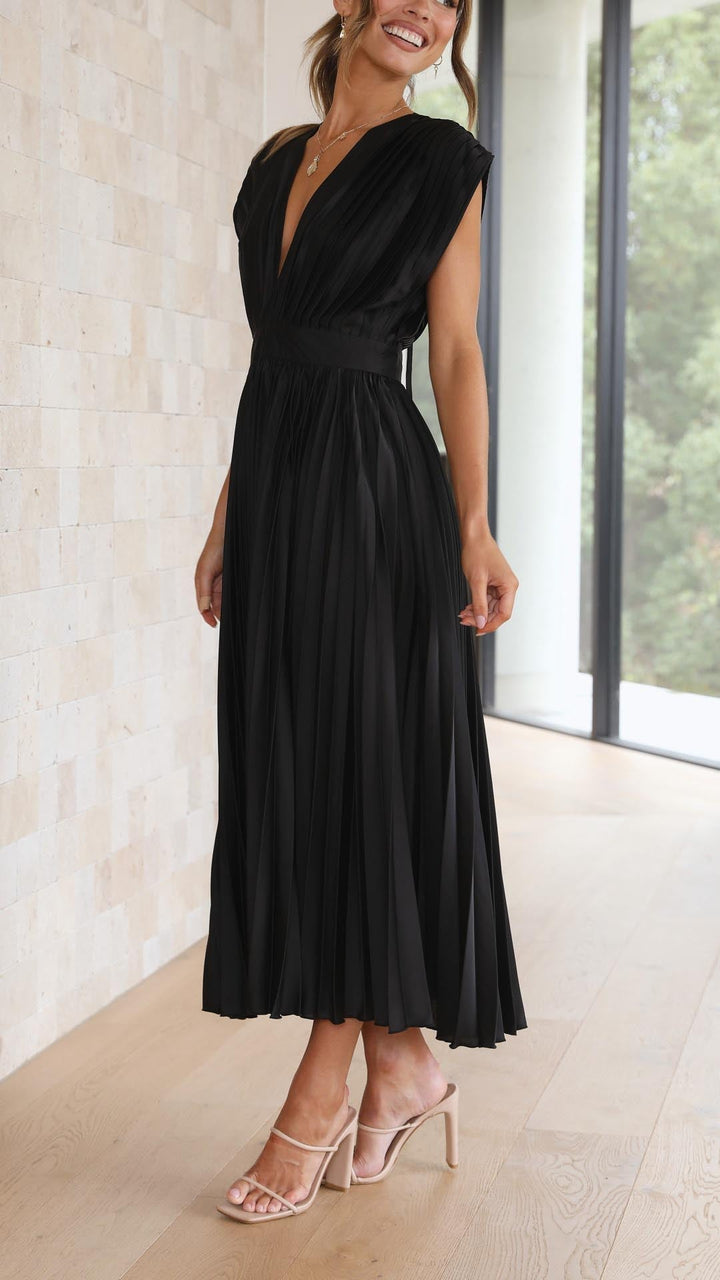 Kaitlyn | Stylish Pleated V-Neck Midi Dress