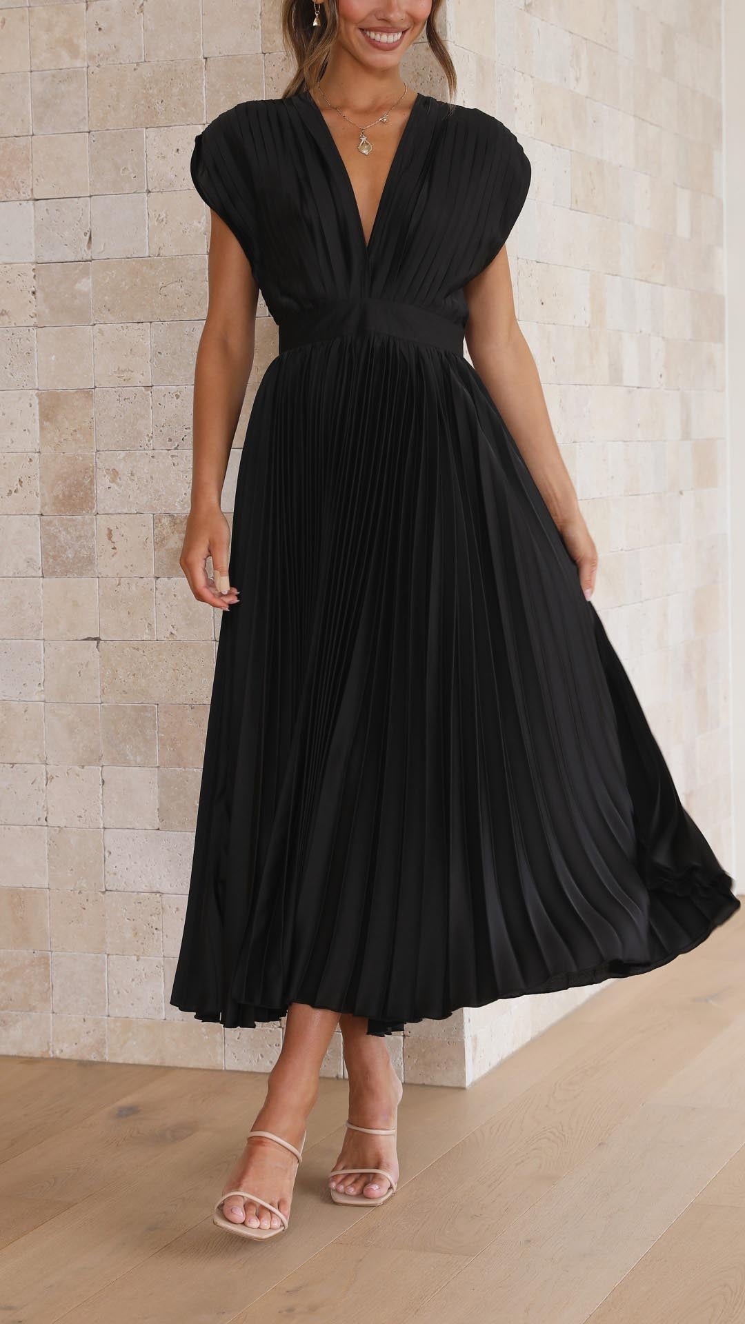 Kaitlyn | Stylish Pleated V-Neck Midi Dress